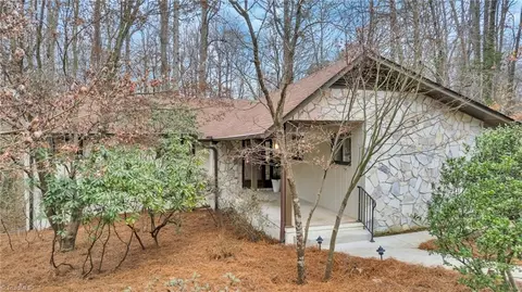 1704 Bearhollow Rd, Greensboro, NC 27410