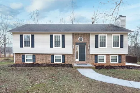 147 Valley Oak Ct, Lexington, NC 27295