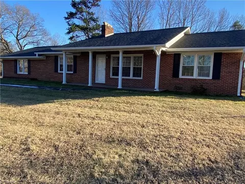 1520 1532 Edgewood Dr, Mount Airy, NC 27030