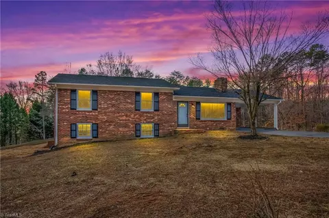 270 Beechwood Dr, Lexington, NC 27292