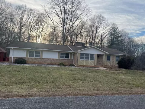 596 Wildwood Dr, North Wilkesboro, NC 28659