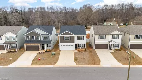 669 Cam Cir, High Point, NC 27265 photo 2