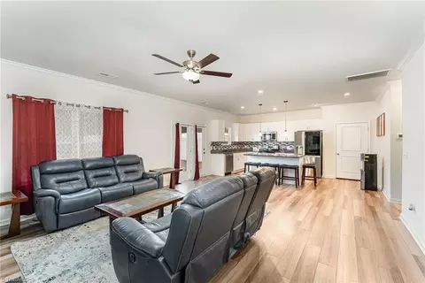 669 Cam Cir, High Point, NC 27265 photo 8