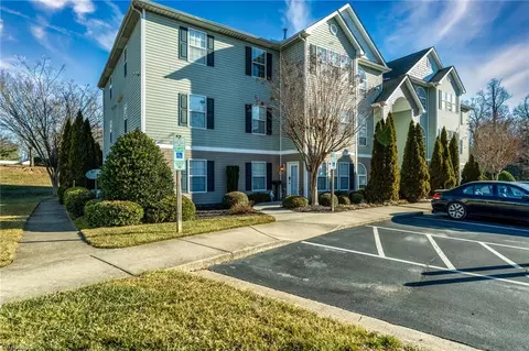 4700 Pennoak Ln #F, Greensboro, NC 27407