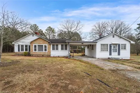 7321 Riverside Rd, Seagrove, NC 27341