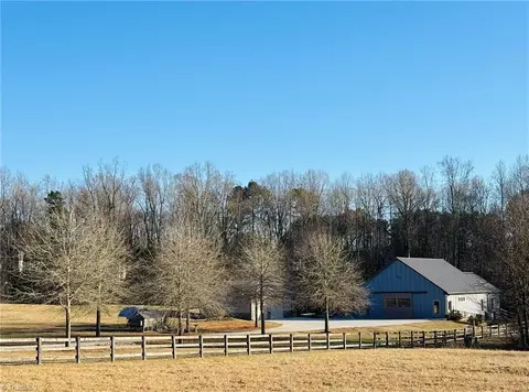942 Markland Rd, Advance, NC 27006