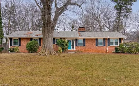 862 Kenwick Dr, Winston Salem, NC 27106