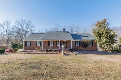 638 Graceland Dr, Asheboro, NC 27205