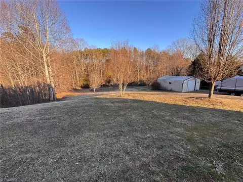 1011 Emerald Dr, King, NC 27021 photo 41