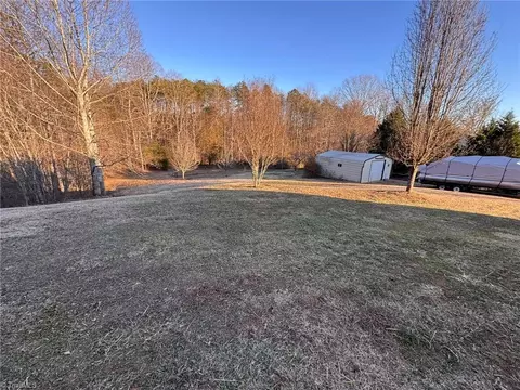 1011 Emerald Dr, King, NC 27021 photo 37