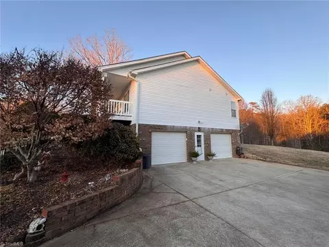 1011 Emerald Dr, King, NC 27021 photo 3