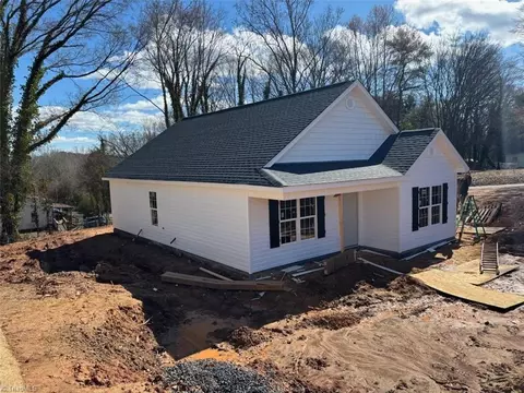 912 Burton St, Eden, NC 27288