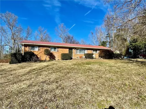 4122 Potomac Dr, Trinity, NC 27370 photo 2