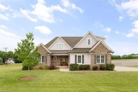 111 Wellington Ct, Advance, NC 27006