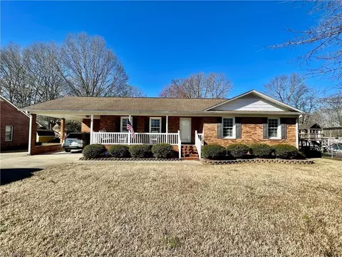111 Winchester Ct, Trinity, NC 27370