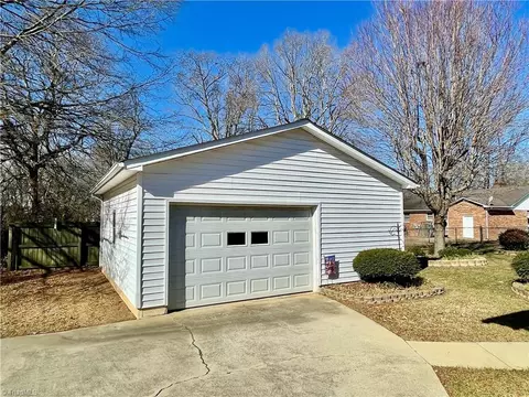 111 Winchester Ct, Trinity, NC 27370 photo 3