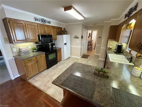 111 Winchester Ct, Trinity, NC 27370 photo 9