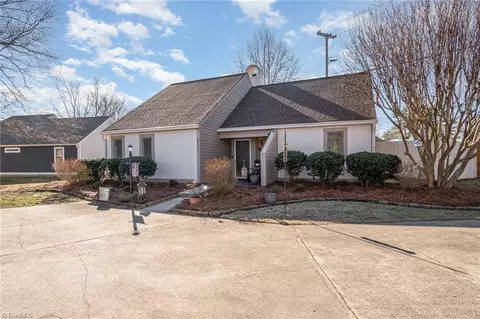 4202 Sunburst Dr, High Point, NC 27265