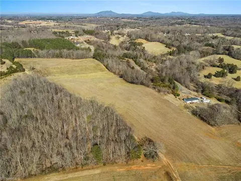 000 Feather Pond Dr, East Bend, NC 27018