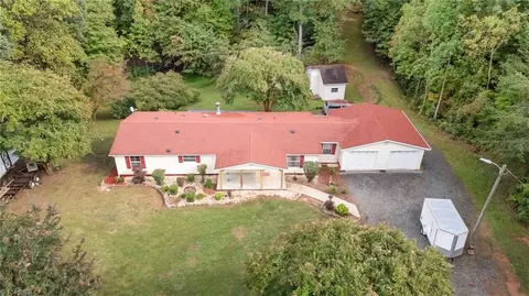 648 Mountainview Rd, King, NC 27021 photo 4