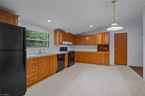 648 Mountainview Rd, King, NC 27021 photo 10