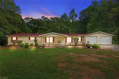 648 Mountainview Rd, King, NC 27021