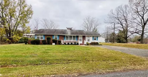 221 Hunter Rd, Mount Airy, NC 27030