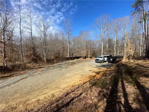 113 Central Piedmont Ct, Randleman, NC 27317