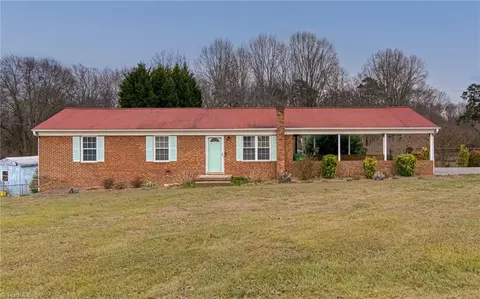 4600 Kings Gate Dr, Winston Salem, NC 27101