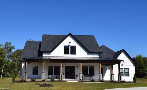 7253 Yadkinville Rd, Pfafftown, NC 27040