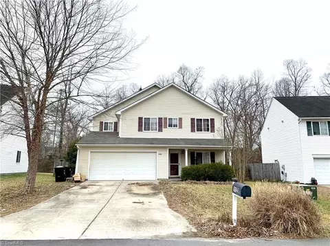 1120 Edinburgh Dr, Jamestown, NC 27282