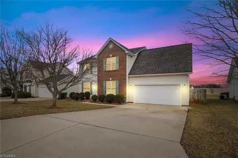 3716 Shadow Ridge Dr, High Point, NC 27265
