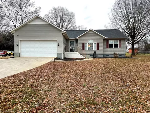 103 Buckstone Ct, Lexington, NC 27292