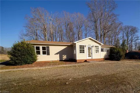 4314 Wyo Rd, Yadkinville, NC 27055