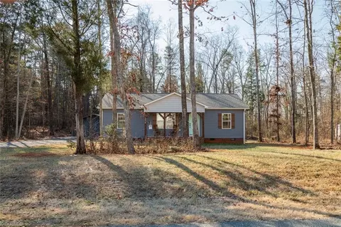 376 Floyd St, Denton, NC 27239 photo 3