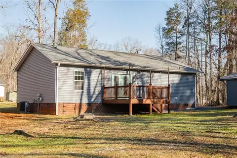 376 Floyd St, Denton, NC 27239 photo 6