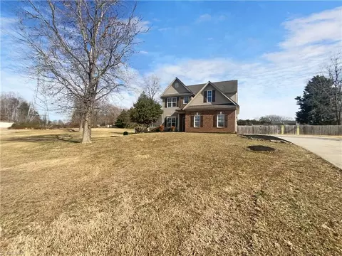 8102 Broad Ridge Ct, Browns Summit, NC 27214