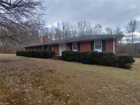 228 Sheraton Park Rd E, Greensboro, NC 27406