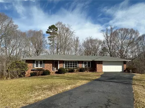 Exterior - 154 Manor Ridge Rd E, Elkin, NC 28621 photo 2 of 8