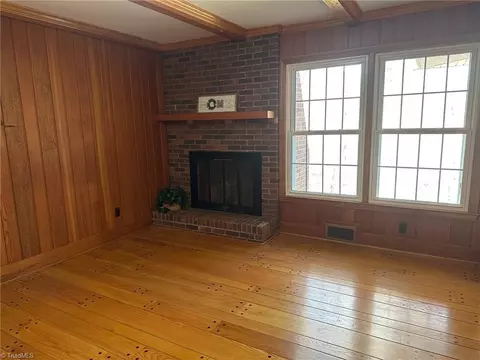 Living - 154 Manor Ridge Rd E, Elkin, NC 28621 photo 3 of 5