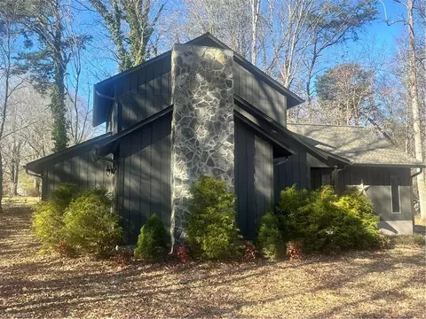 190 Ridge Crest Dr, Stoneville, NC 27048