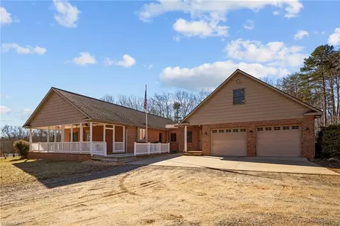231 Cousins Trl, Mount Airy, NC 27030
