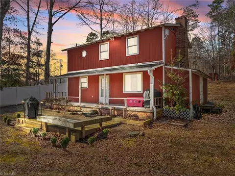 13 Loblolly Ln, Leasburg, NC 27291