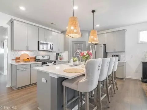 4009 Limestone Ct, Clemmons, NC 27012