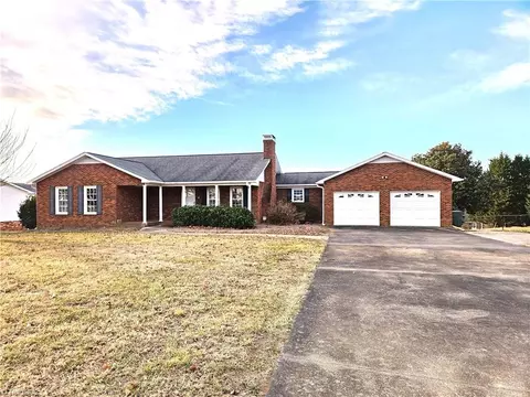 106 Jim Barr Rd, King, NC 27021