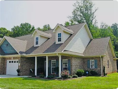 111 Sanderlyn Ct #D, Eden, NC 27288