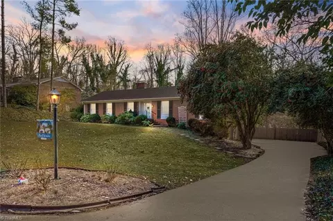 2594 Woodberry Dr, Winston Salem, NC 27106