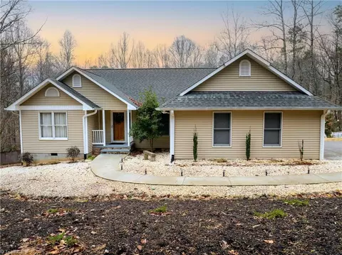 260 Yorkfield Dr, Elkin, NC 28621