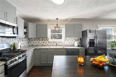 Kitchen - 25 Lambeth Dr, Thomasville, NC 27360 photo 4 of 4