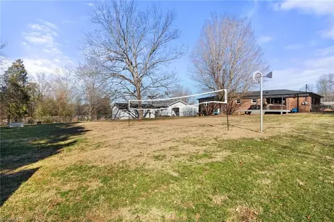 Exterior - 25 Lambeth Dr, Thomasville, NC 27360 photo 7 of 10